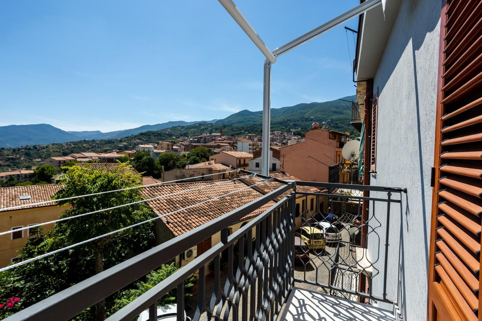Porta San Paolo House Aparthotel Castelbuono  Luaran gambar