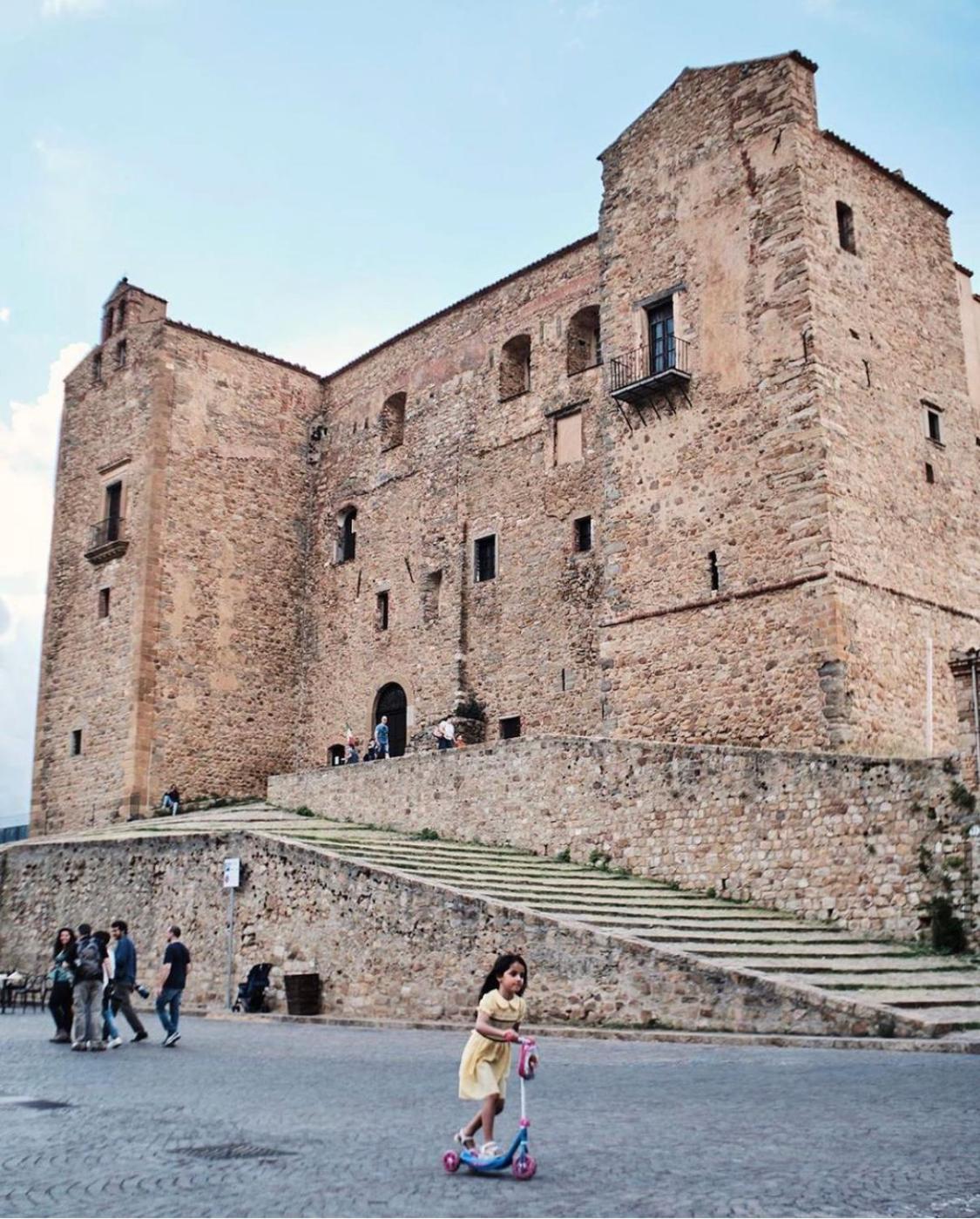 Porta San Paolo House Aparthotel Castelbuono  Luaran gambar